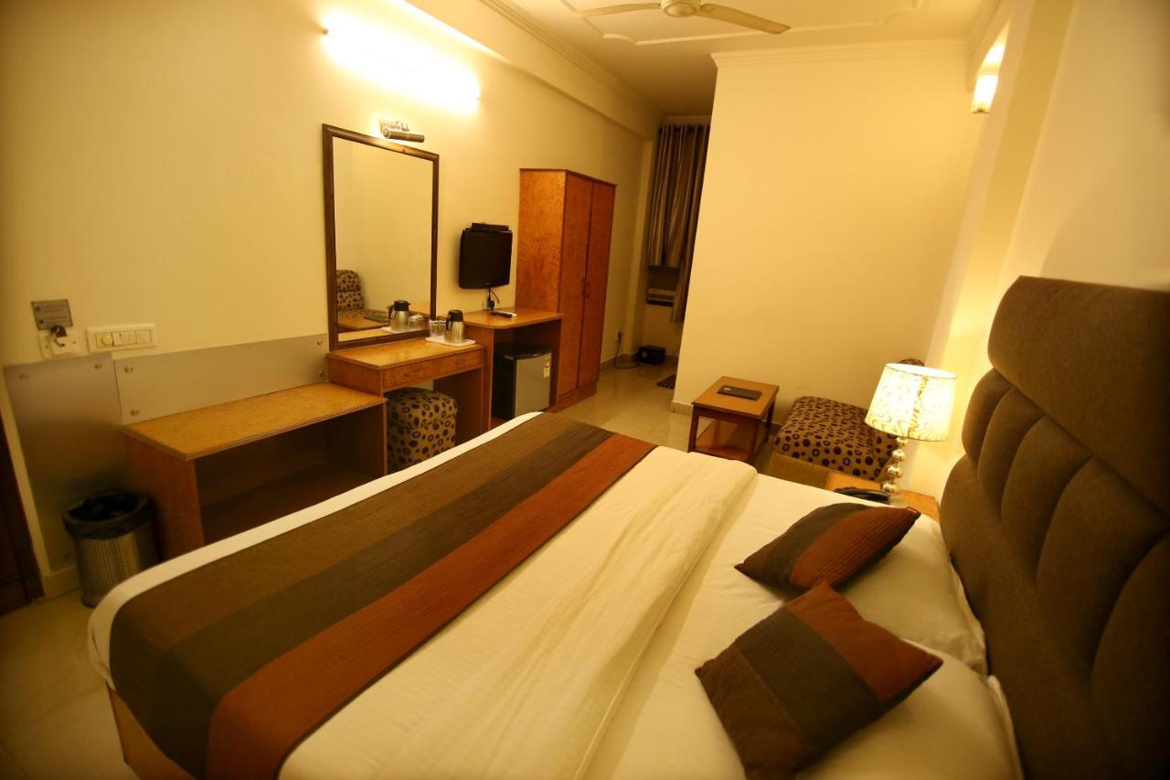 Hotel Parkway Deluxe Nueva Delhi Exterior foto