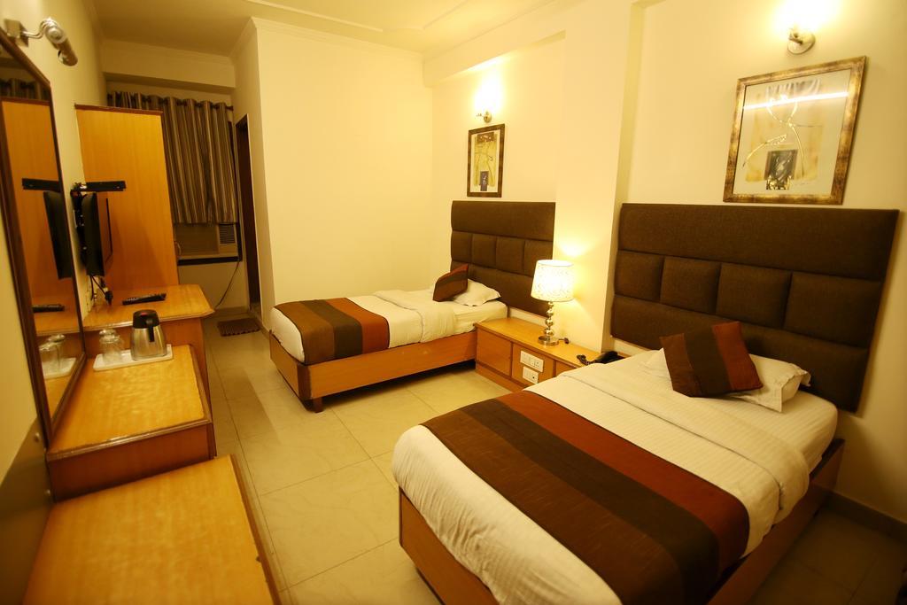 Hotel Parkway Deluxe Nueva Delhi Exterior foto
