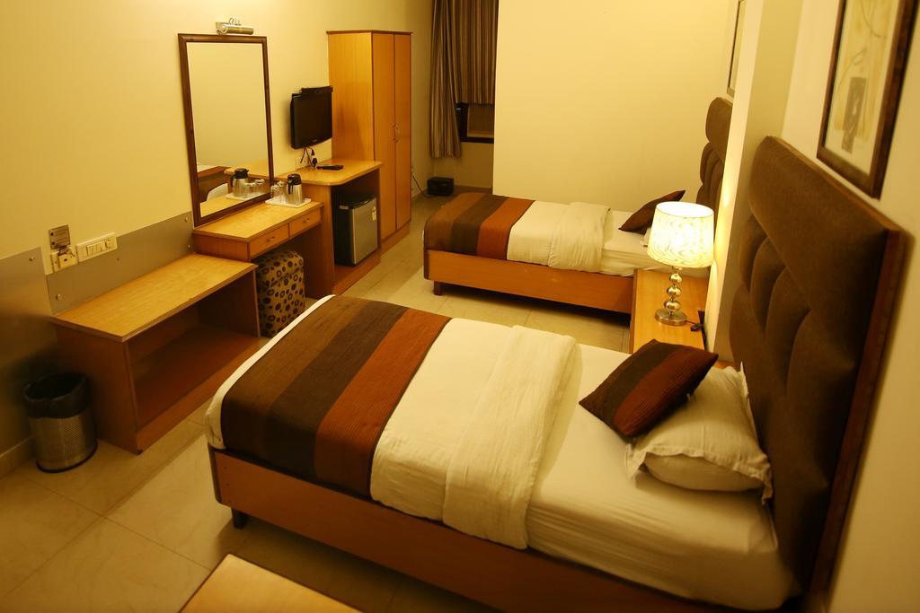 Hotel Parkway Deluxe Nueva Delhi Exterior foto