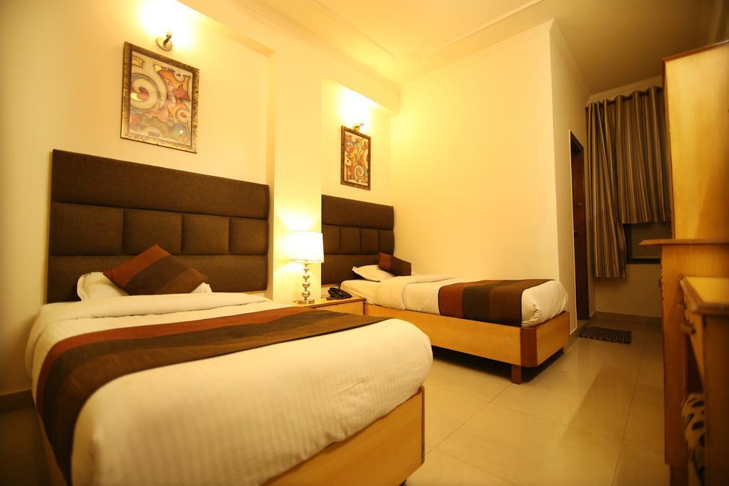 Hotel Parkway Deluxe Nueva Delhi Exterior foto