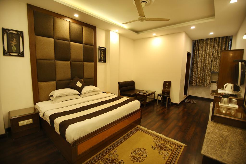 Hotel Parkway Deluxe Nueva Delhi Exterior foto