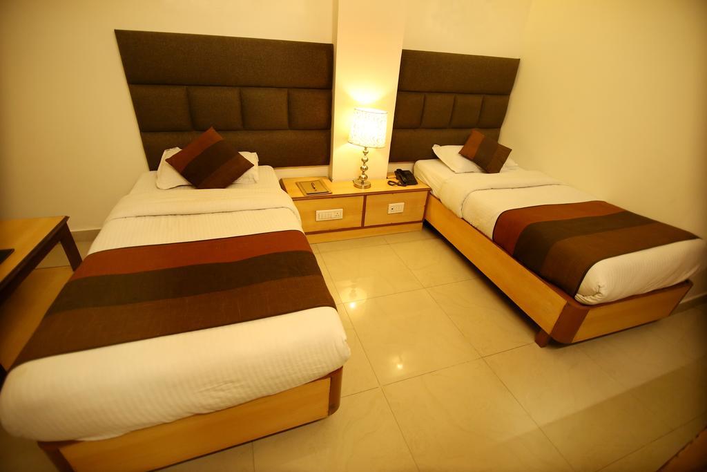 Hotel Parkway Deluxe Nueva Delhi Exterior foto