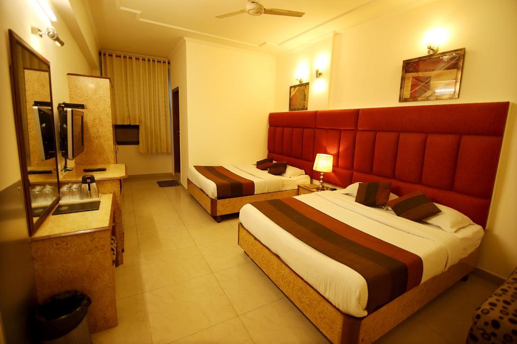 Hotel Parkway Deluxe Nueva Delhi Exterior foto