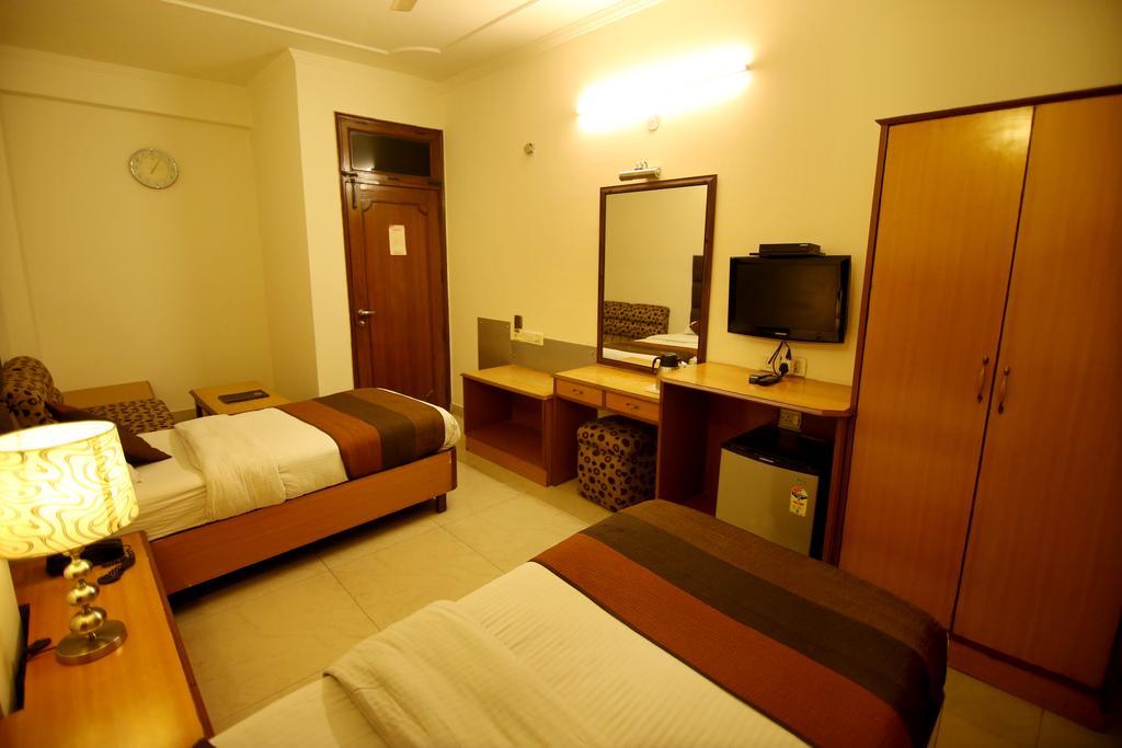 Hotel Parkway Deluxe Nueva Delhi Exterior foto