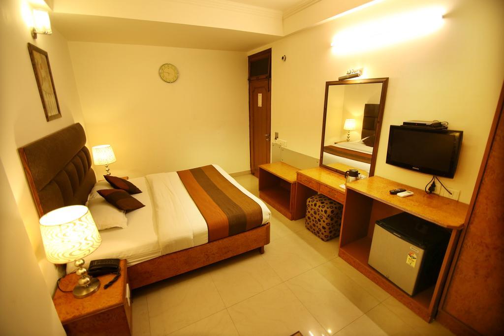 Hotel Parkway Deluxe Nueva Delhi Exterior foto