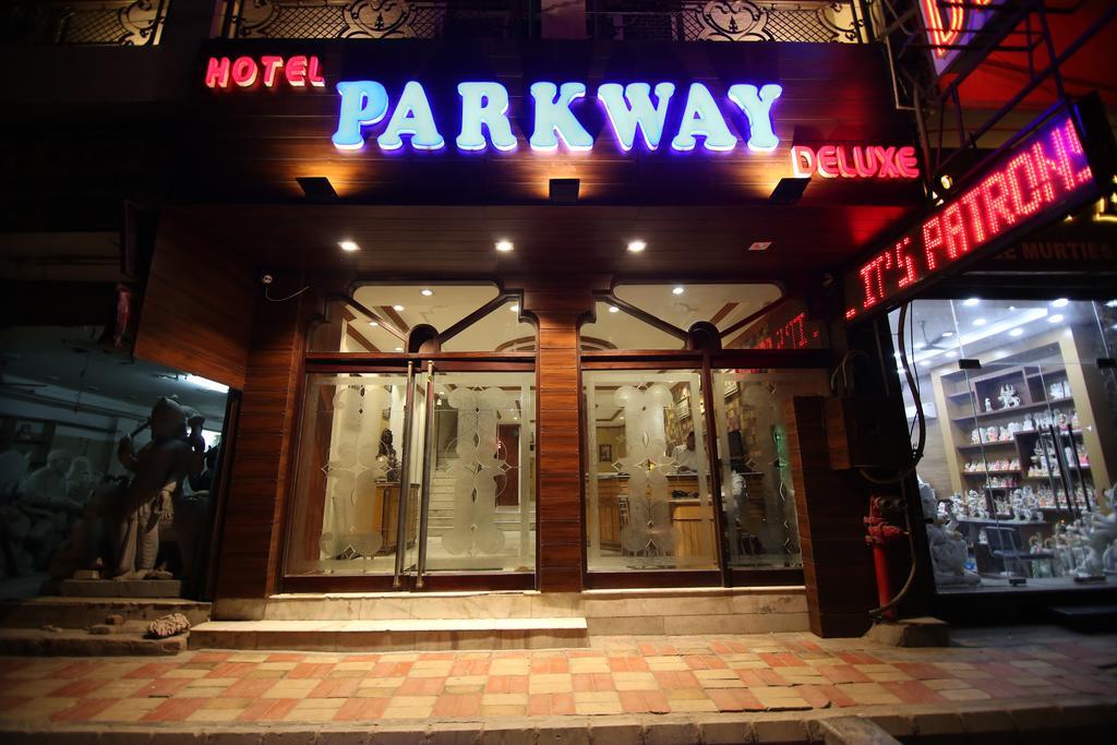Hotel Parkway Deluxe Nueva Delhi Exterior foto
